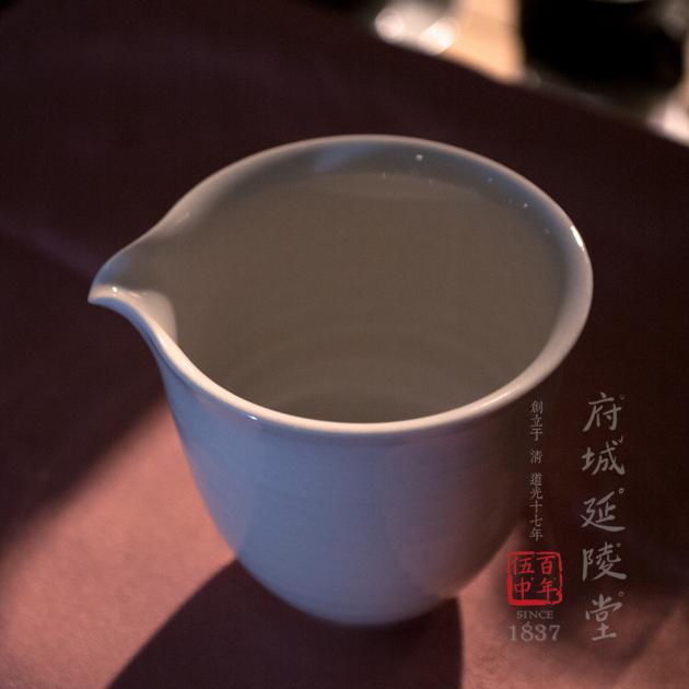 亮釉白瓷公道杯 1