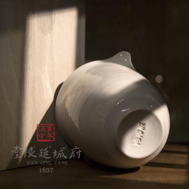 亮釉白瓷公道杯 3
