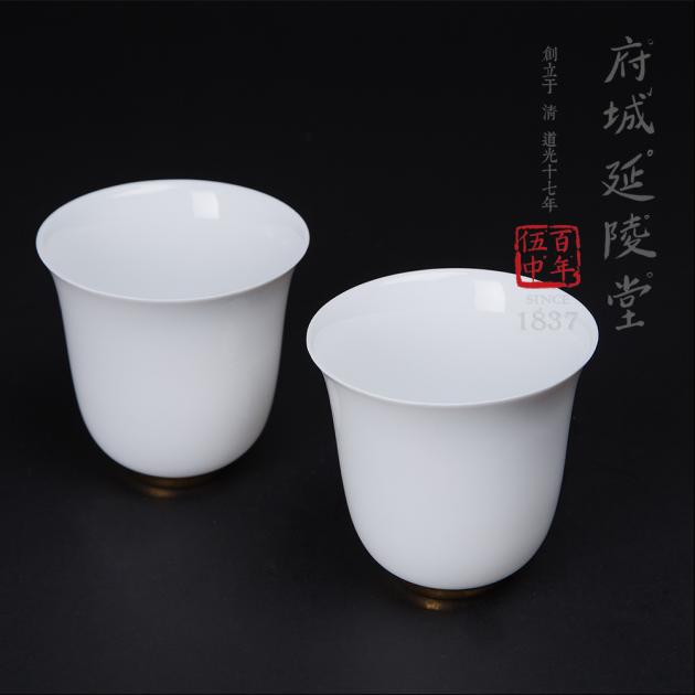 甜白金釉撇口杯 1