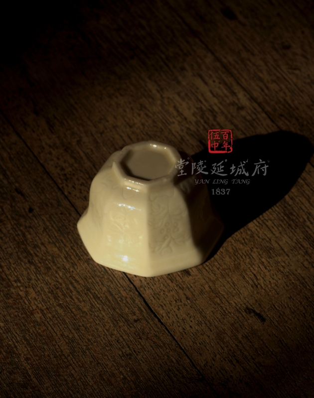 德化外銷花蓖划紋八角杯 5