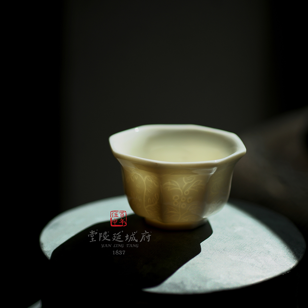 德化外銷花蓖划紋八角杯