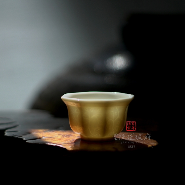 德化外銷花蓖划紋八角杯