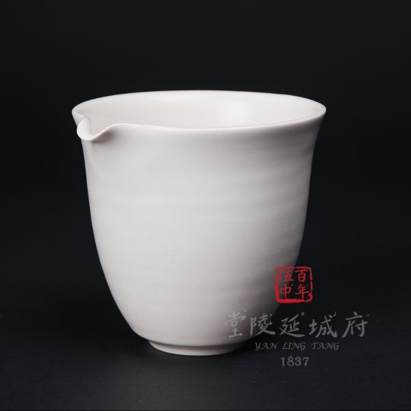 甜白釉公道杯